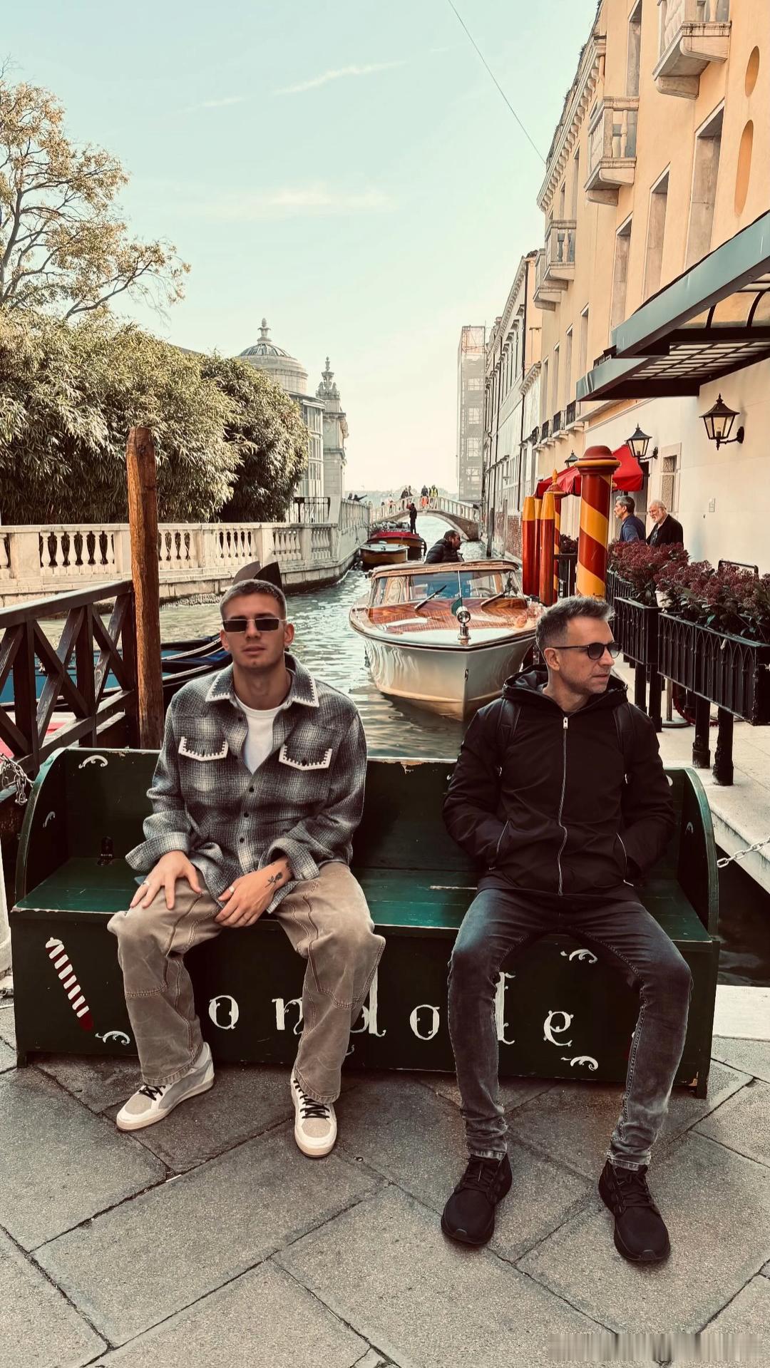 马斯坦托诺： ​​​