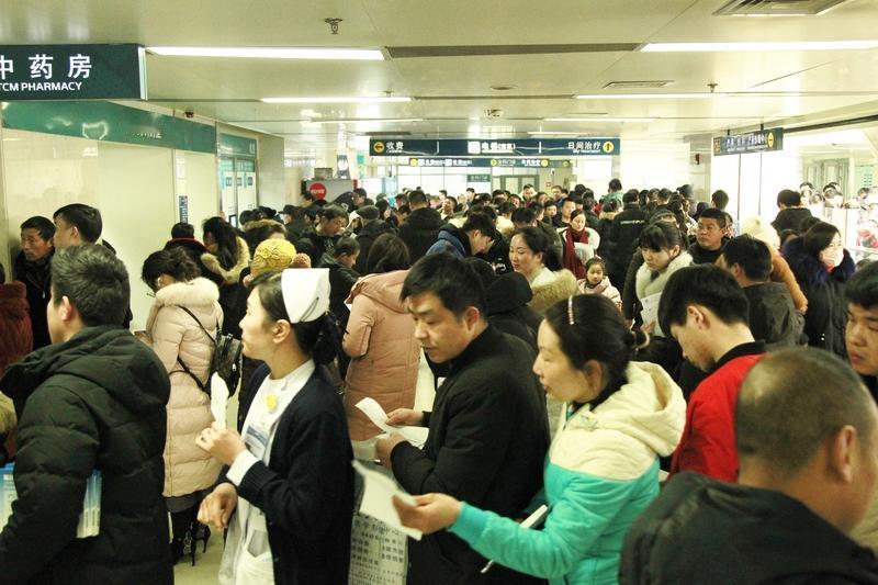 媒体评医生诈骗患者狂吃回扣这事，真让人愤怒！就说郑大一附院的王福建，从2016年