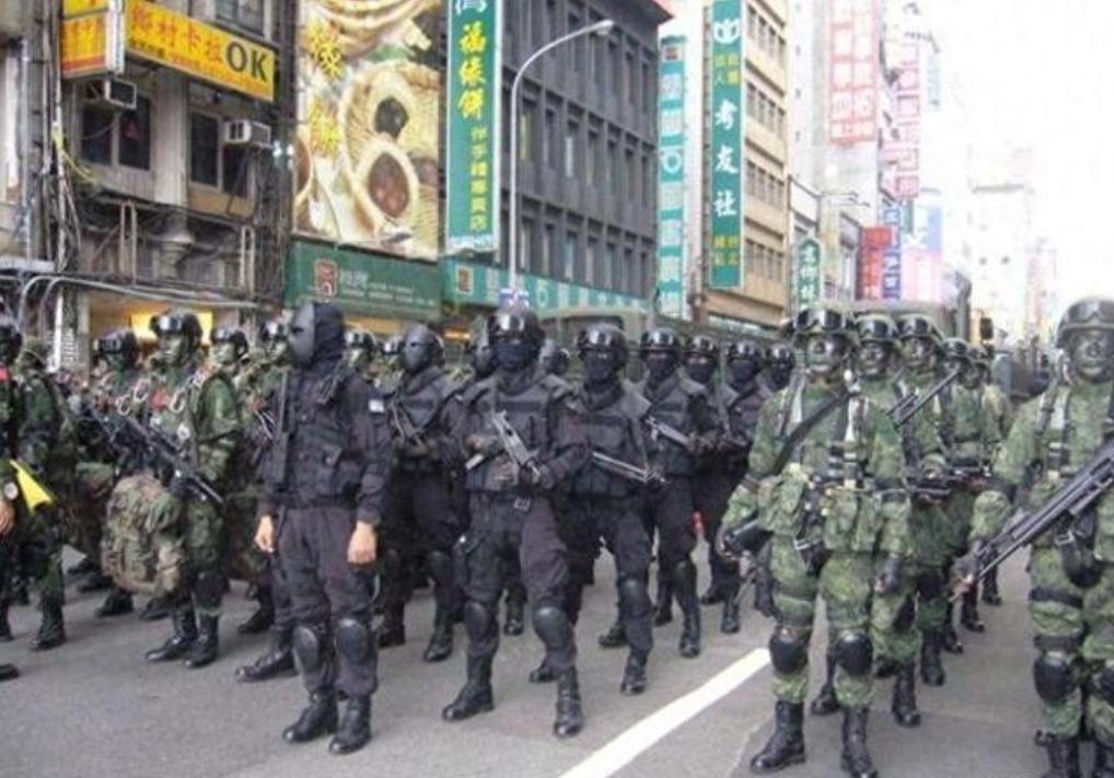 台湾回归在即！问题来了，当部队开始登陆，履行接管台湾的责任时，台湾还有30万武装