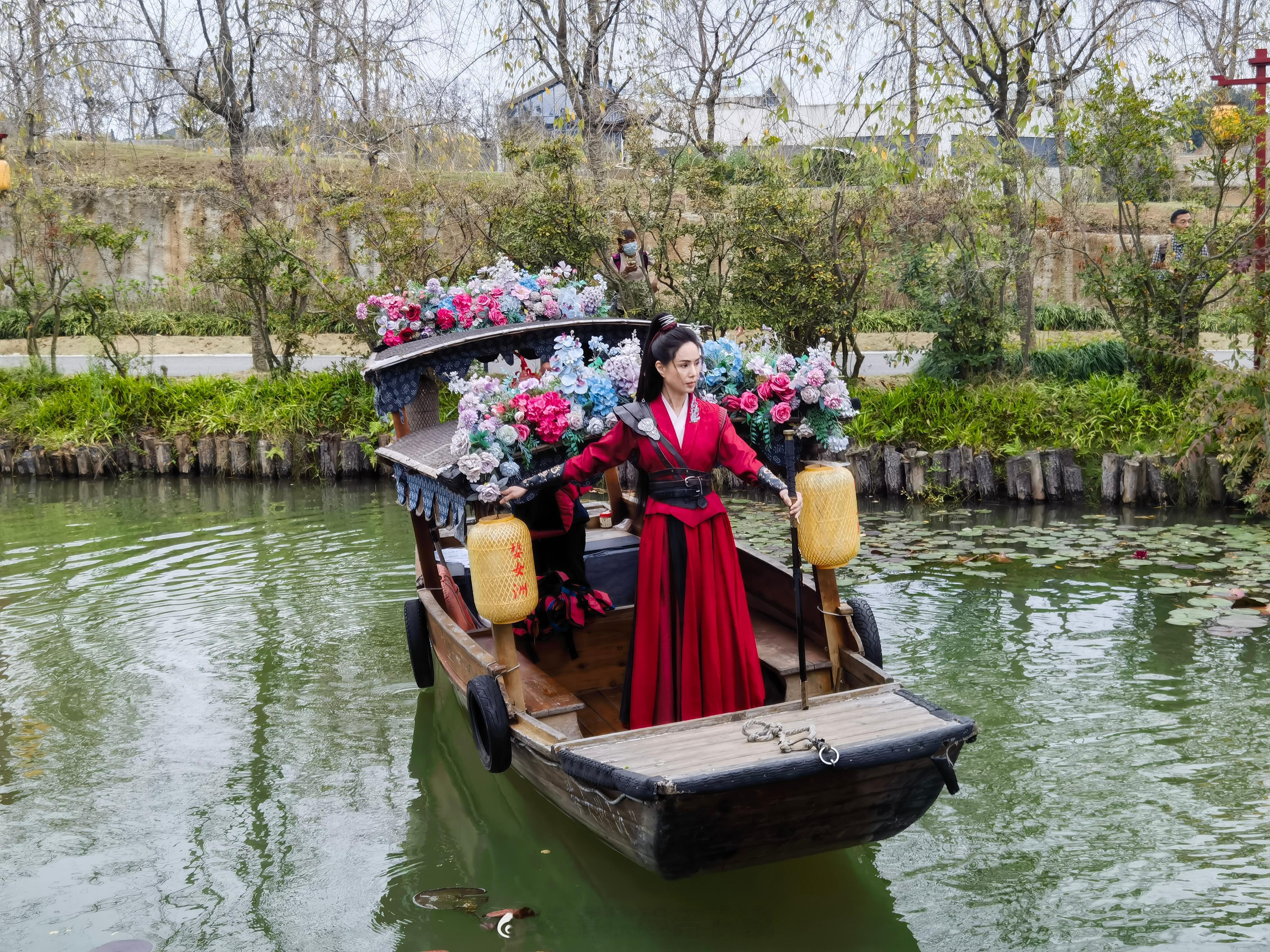 #李若彤让整个婺女洲都在咕咕# 婺女洲今日真是热闹非凡，因为李若彤的到来而增添了