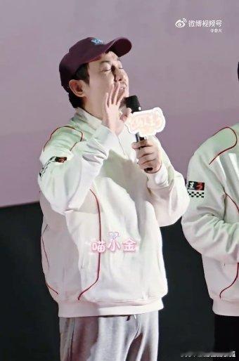 沈腾反应超真实，颜值胜负欲爆棚，满意接受夸赞，全程傲娇又接地气，不愧是长在笑点上