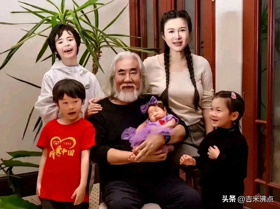 74岁丈夫，33岁妻子，第五胎真要来了？
张纪中和杜星霖最近又上热搜了。不是因为