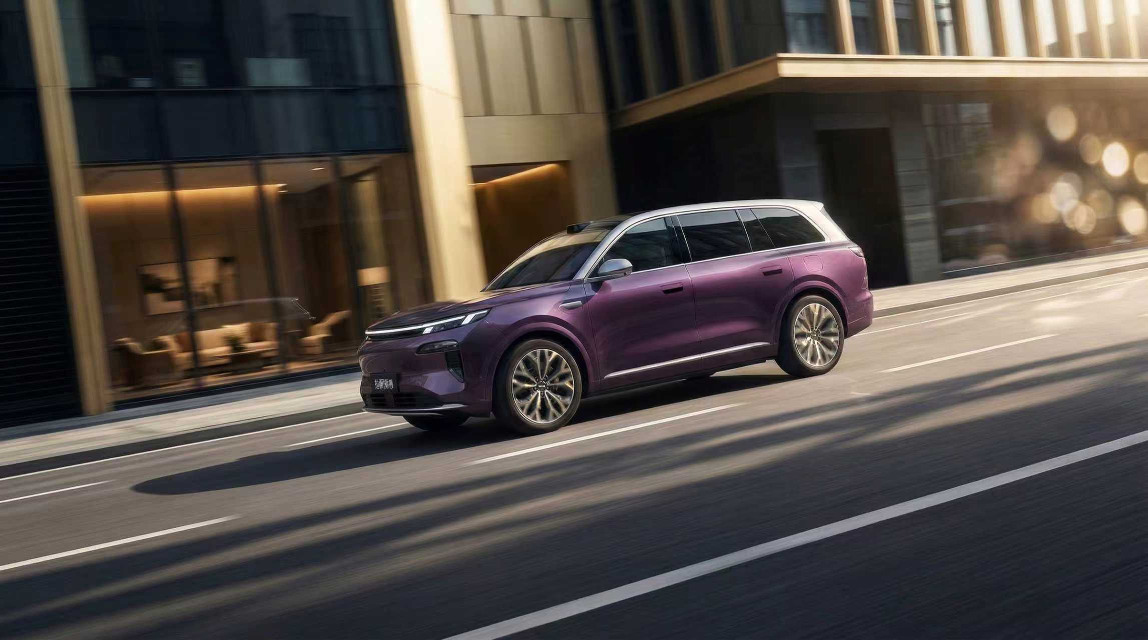 终于等到了！刷到奕境这台首款旗舰大六座SUV的猜想图，确实有点东西 。说实话，现