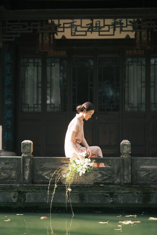 观我旧往，同我仰春
