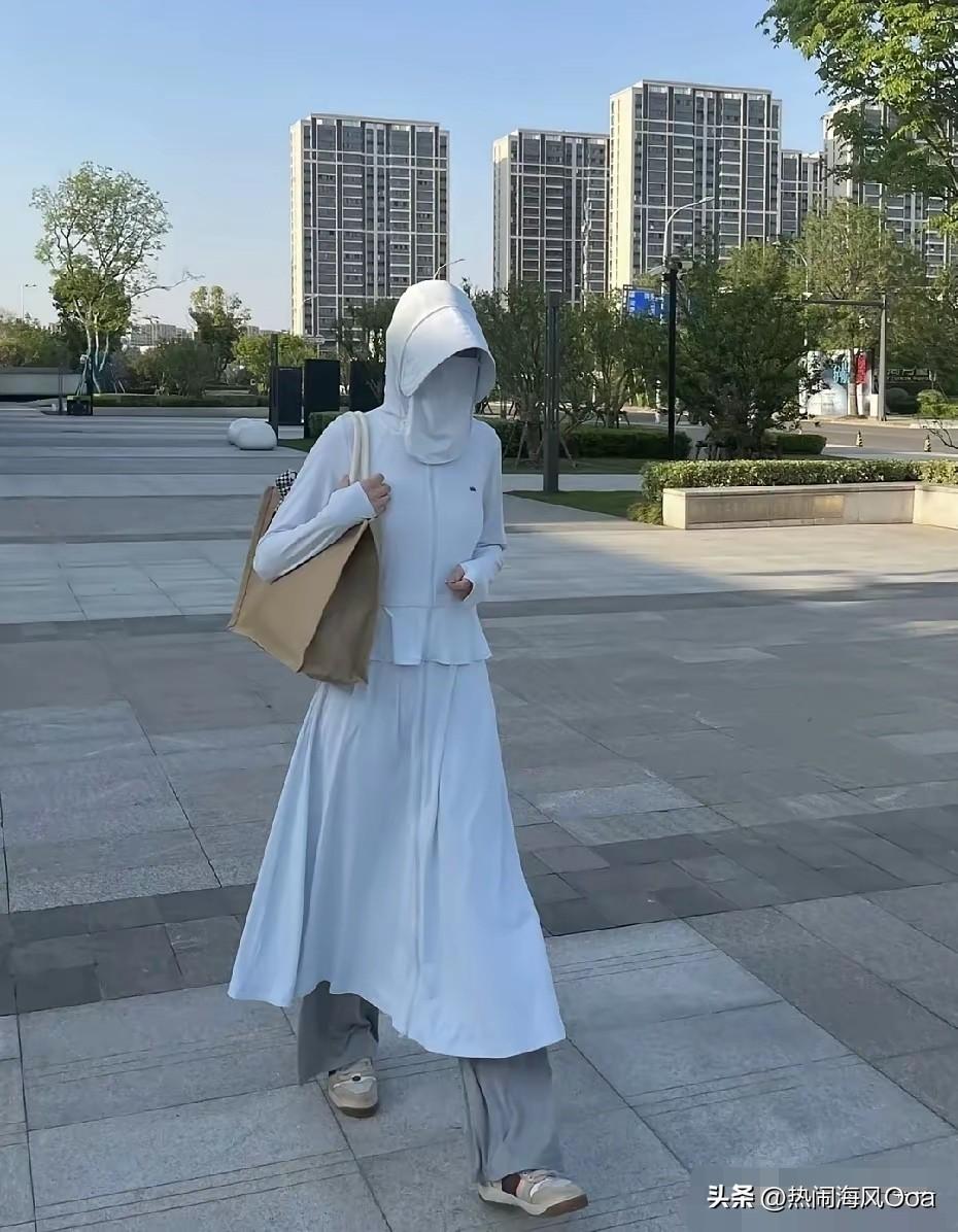 天气，越来越热，满大街上的蒙面人，也越来越多！

现在的人，也不知道咋想的？满大