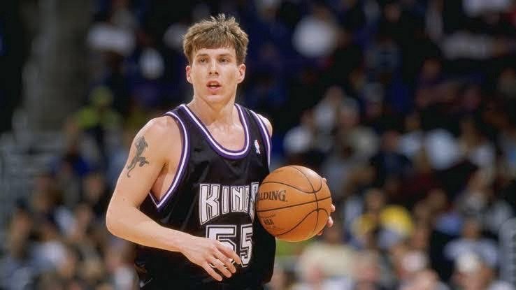 NBA明星賽一向有名人賽，今次都唔例外，但居然有卡富？睇佢踢波就多，打籃球真係未