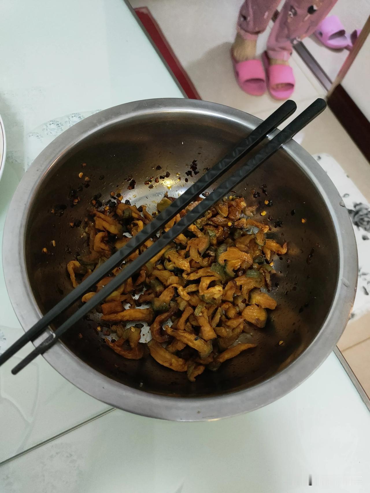 大军晚上没做好菜，不拍视频了，来个微头条，炒饭臭豆腐