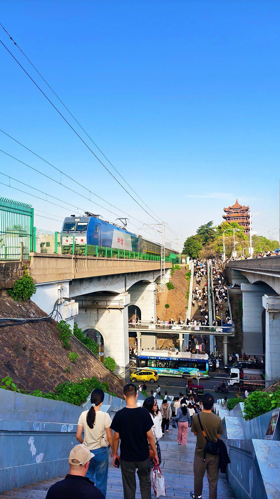 为了看这个镜头，我到了武汉。