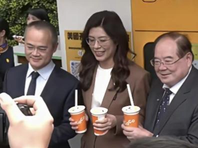 郑丽文访陆的意义与大陆人民的殷切期盼
 
中国国民党主席郑丽文率团访问大陆，是时