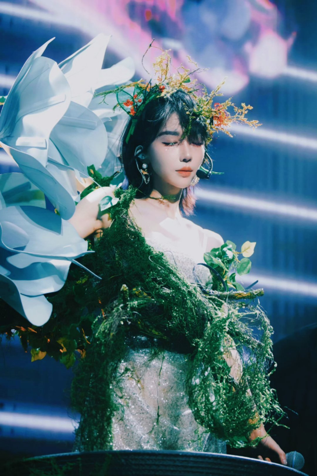 刘恋怎么参加晚会还要给观众背调  把任何事情都考虑得非常周到和极致，这样敬业的刘