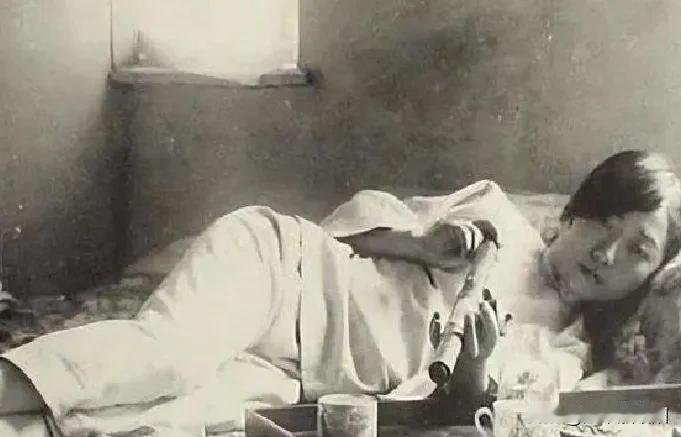 晚清时期，婉容把太监孙耀庭叫进闺房，命令他伺候自己冲澡，谁知，当她解开衣衫，孙耀