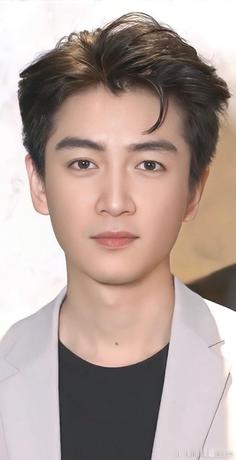 赵樱子说喜欢陈晓
直播这口饭真不是什么人都能吃
干直播最需要的就是流量，为了流量