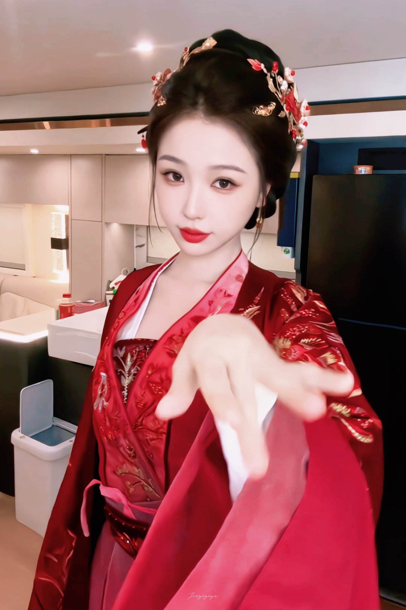 红衣云初❣️虞书欣红衣主母跳惊鸿一面