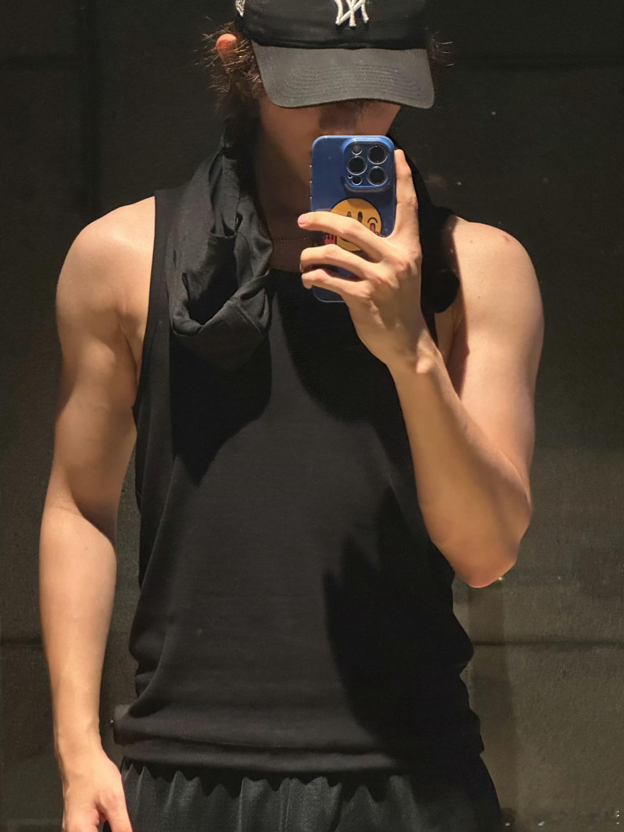 马柏全肌肉马柏全晒照肌肉训练成果，u1s1这肌肉💪🏻针不戳[666][666