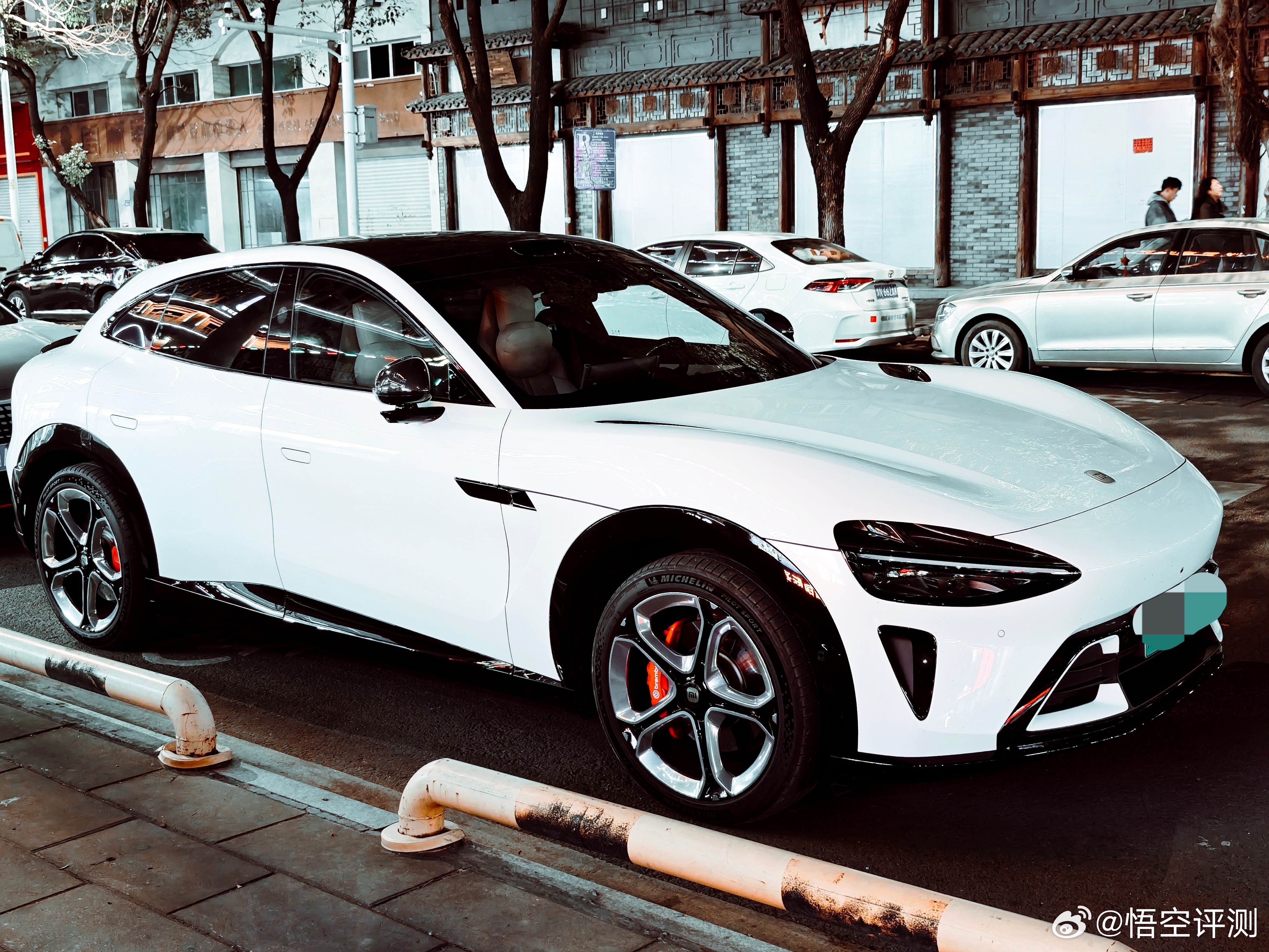 我去，出差到福州，路边停的这辆小米YU7 Max，绝对是我目前见过的好看的小米汽