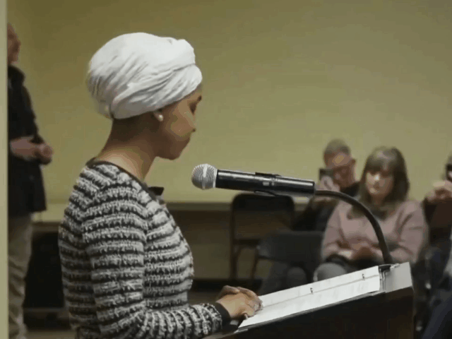 众议员伊尔汗·奥马尔被袭击者喷不明液体后表示，“感觉还好，无论是否担任公职，都不