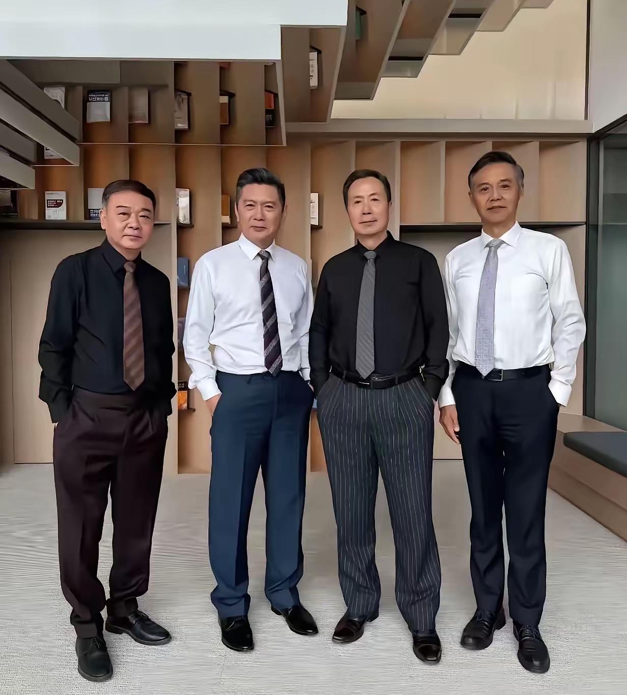 四个人中谁混得最好，你能看出来吗？生活中我们可以通过一个人的言谈举止，外部形象来