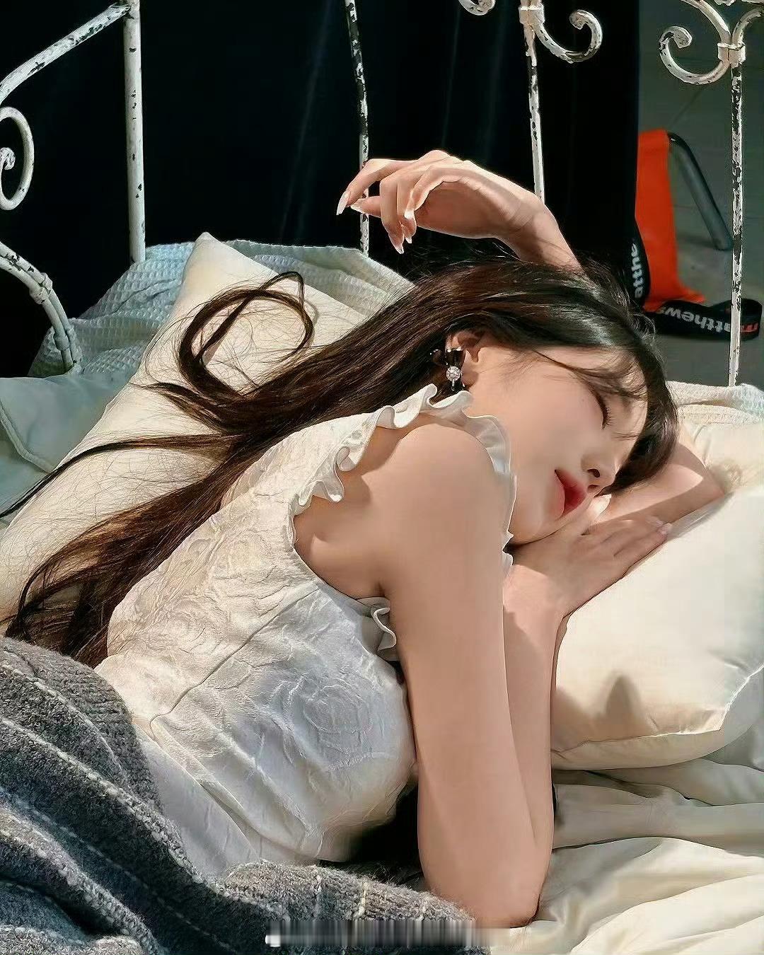 hhh以张元英思维面对人生“半夜刷手机看到恶评忍不住想哭，但是一想到眼泪会灼伤我