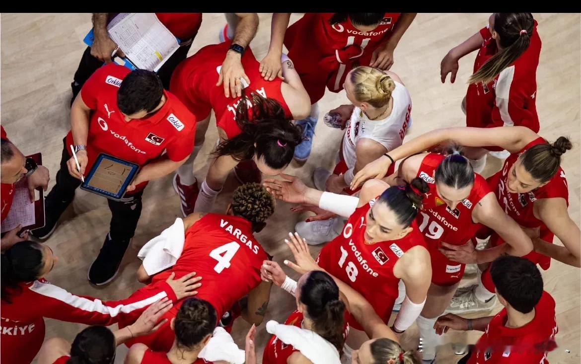 #世界女排2024VNL# 
2024年女排VNL，第一周土耳其站
意大利🇮?