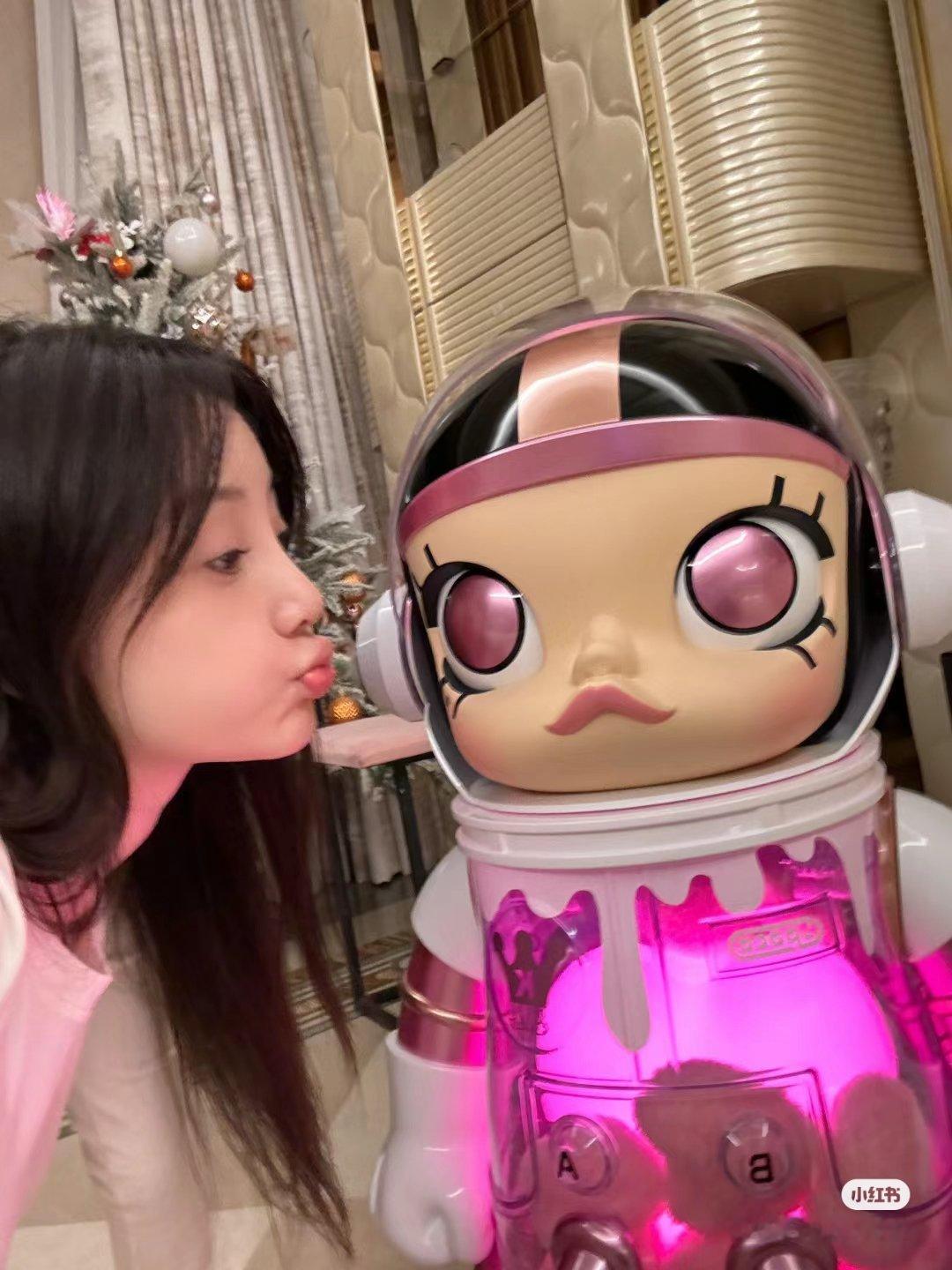 『“您不愿意讨人喜欢？”我说。她眼里闪过一道光：“我愿意用我本来的样子讨人喜欢。