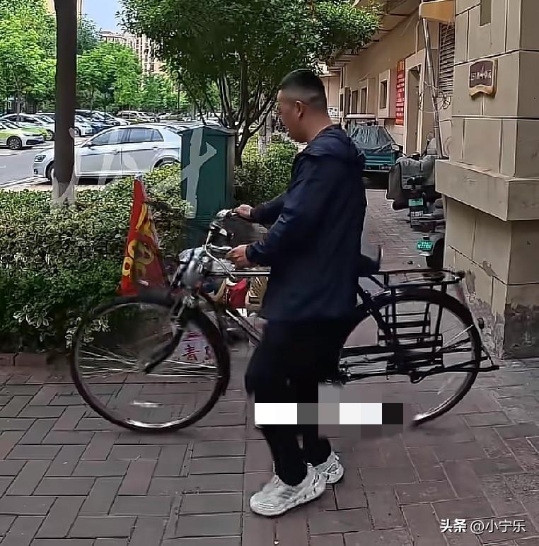 一40岁男子骑着老式“二八大杠”自行车，从青岛出发，历经96天，骑行4500公里