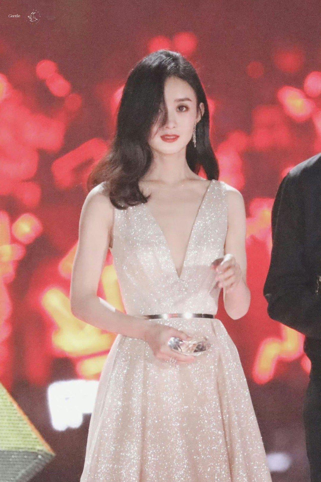 赵丽颖到达澳门了！我的心也到了[害羞] 