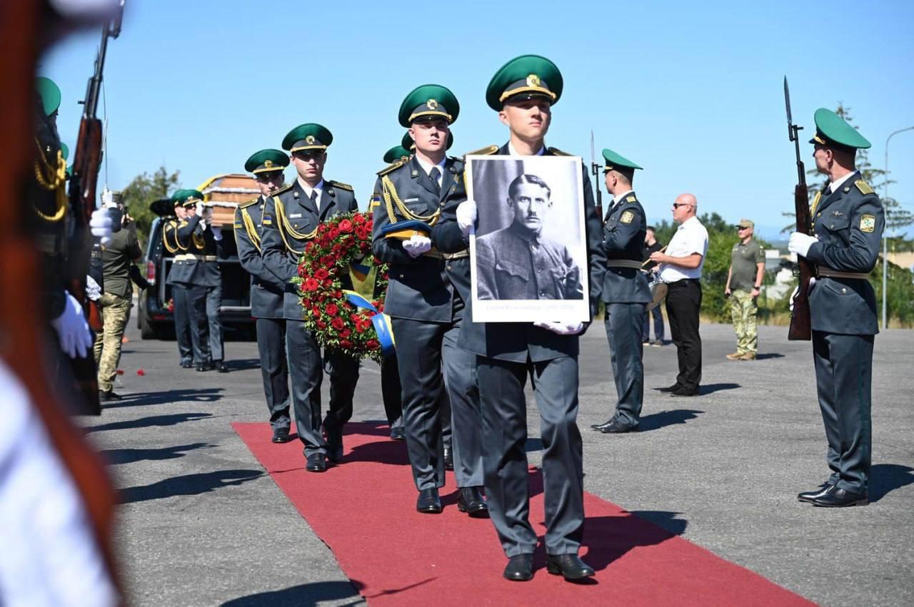 斯特潘·班德拉（Stepan Bandera）的领导和上级，乌克兰民族主义者组织