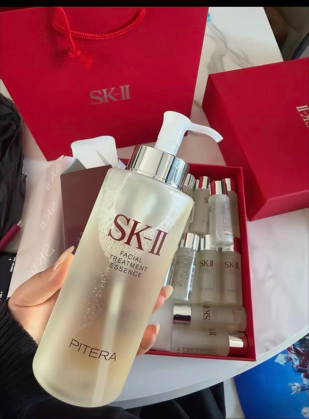 很多清爽型护肤水上脸拔干，sk2 神仙水兼顾清爽和舒适，上妆友好，正值 618 