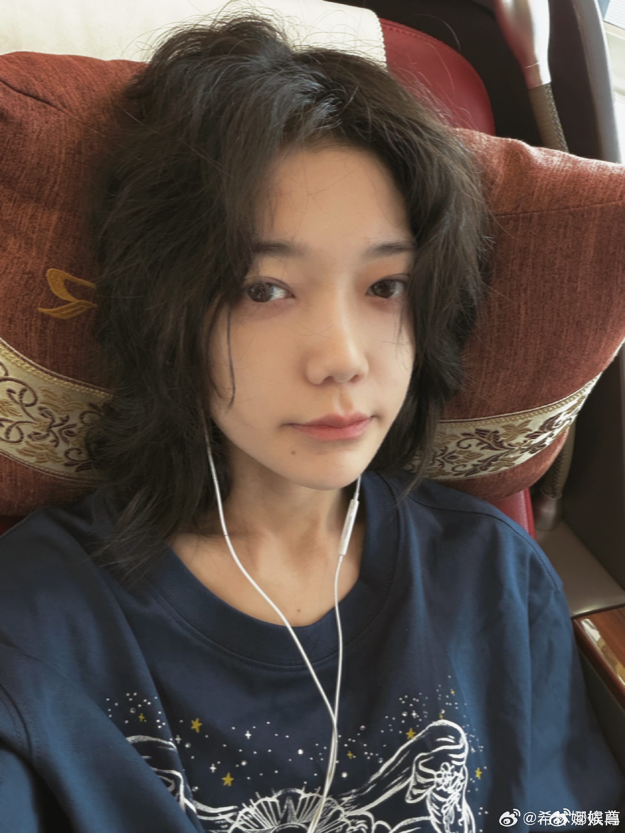 希林娜依高度假包里拿出了馕希林娜依高新疆人属性大爆发希林娜依高的度假包也太接地气