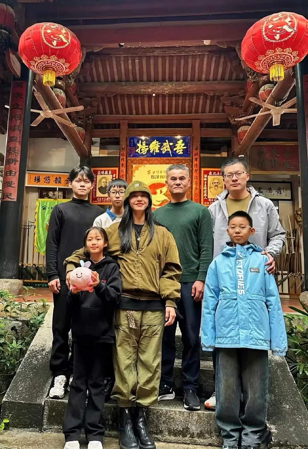 姚晨离婚，
两个孩子现状：
儿子“小土豆”，今年13岁
女儿“小茉莉”，今年10