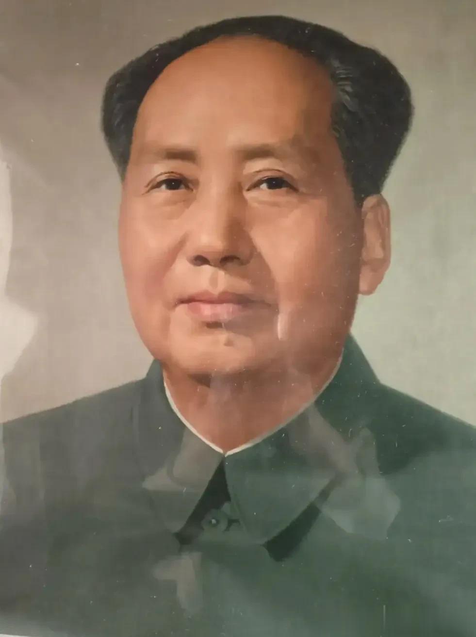 毛主席万岁，中国人民万岁，人民永远怀念您！