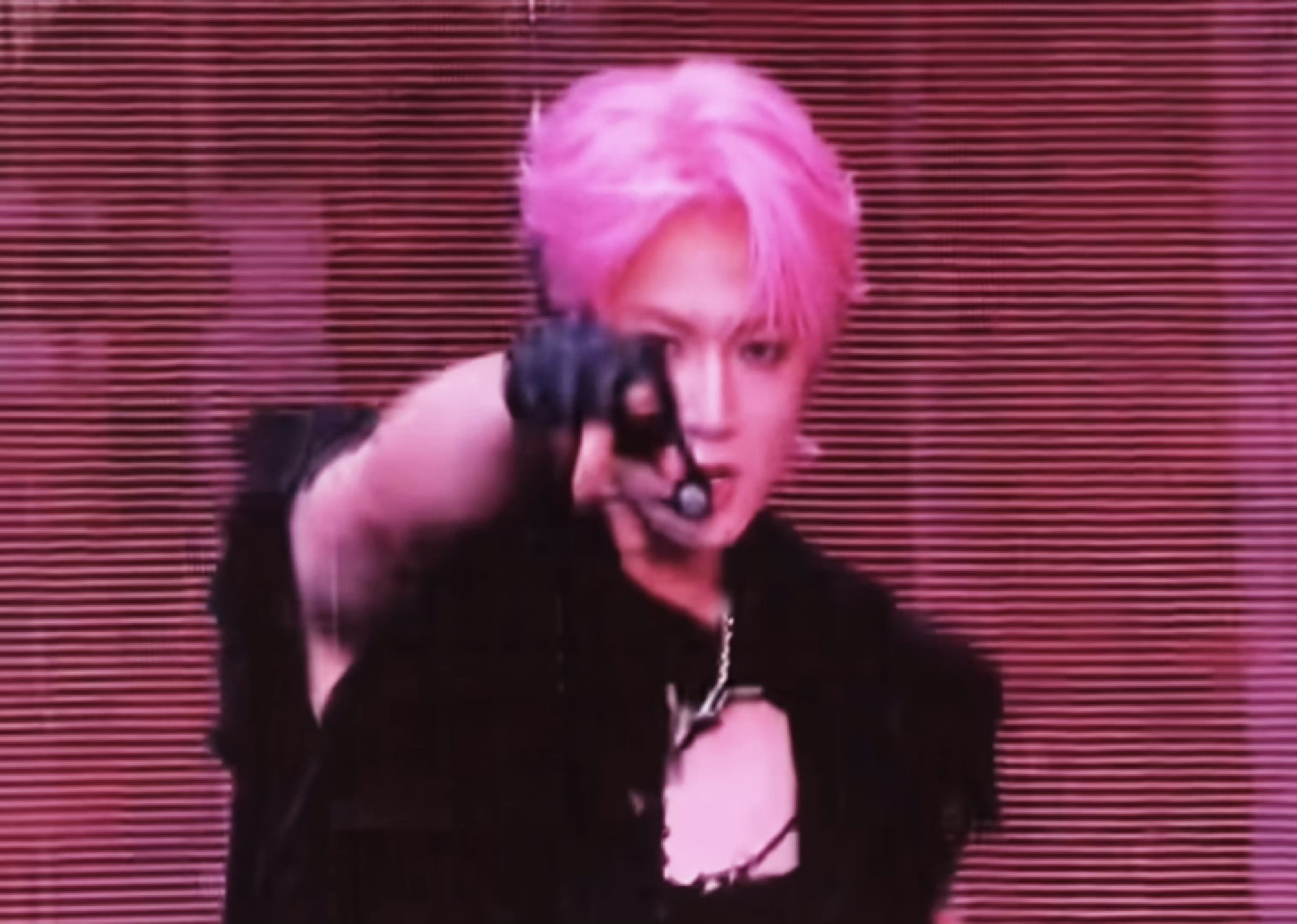 粉毛刘耀文直接吻上去了（好大时代少年团少年正稳步走来