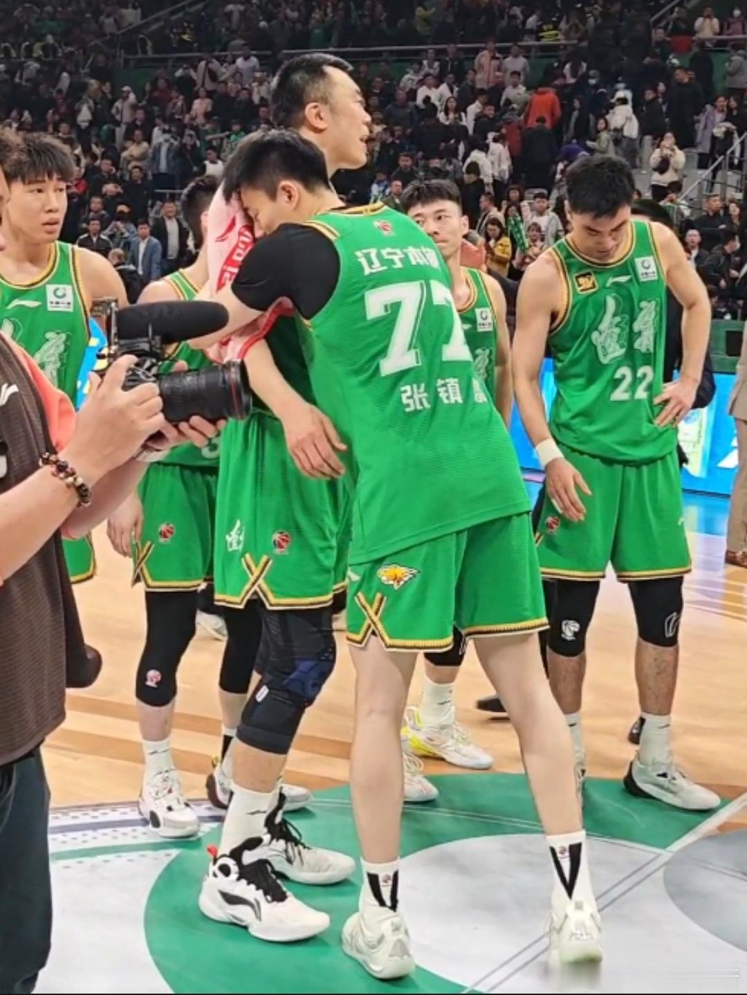 5.1日，被淘汰的夜晚，二人相拥，这把刀4个月后击中了我后劲真大[捂嘴哭][苦涩