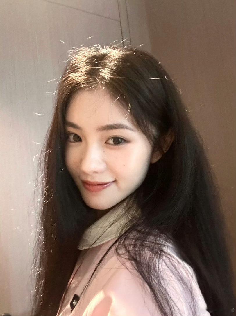 喜欢刘浩存是人之常情还是刘浩存争议最大的时期 不必硬磕暗恋剧情，完整梳理二人过往