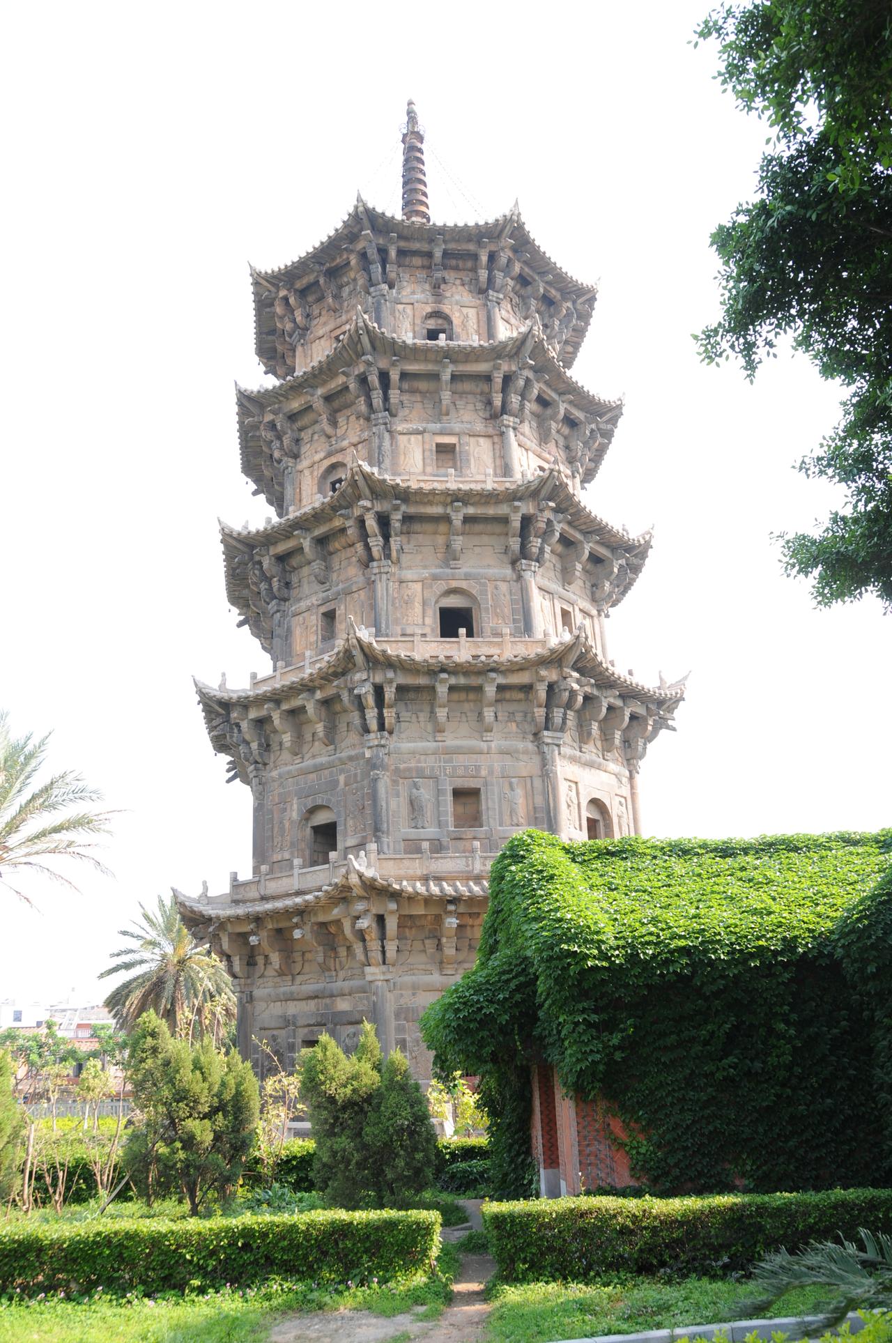 福建.泉州.开元寺

 
宋凤洲 / 摄影、联
 
 
千年唐武莲花寺；
一代轩