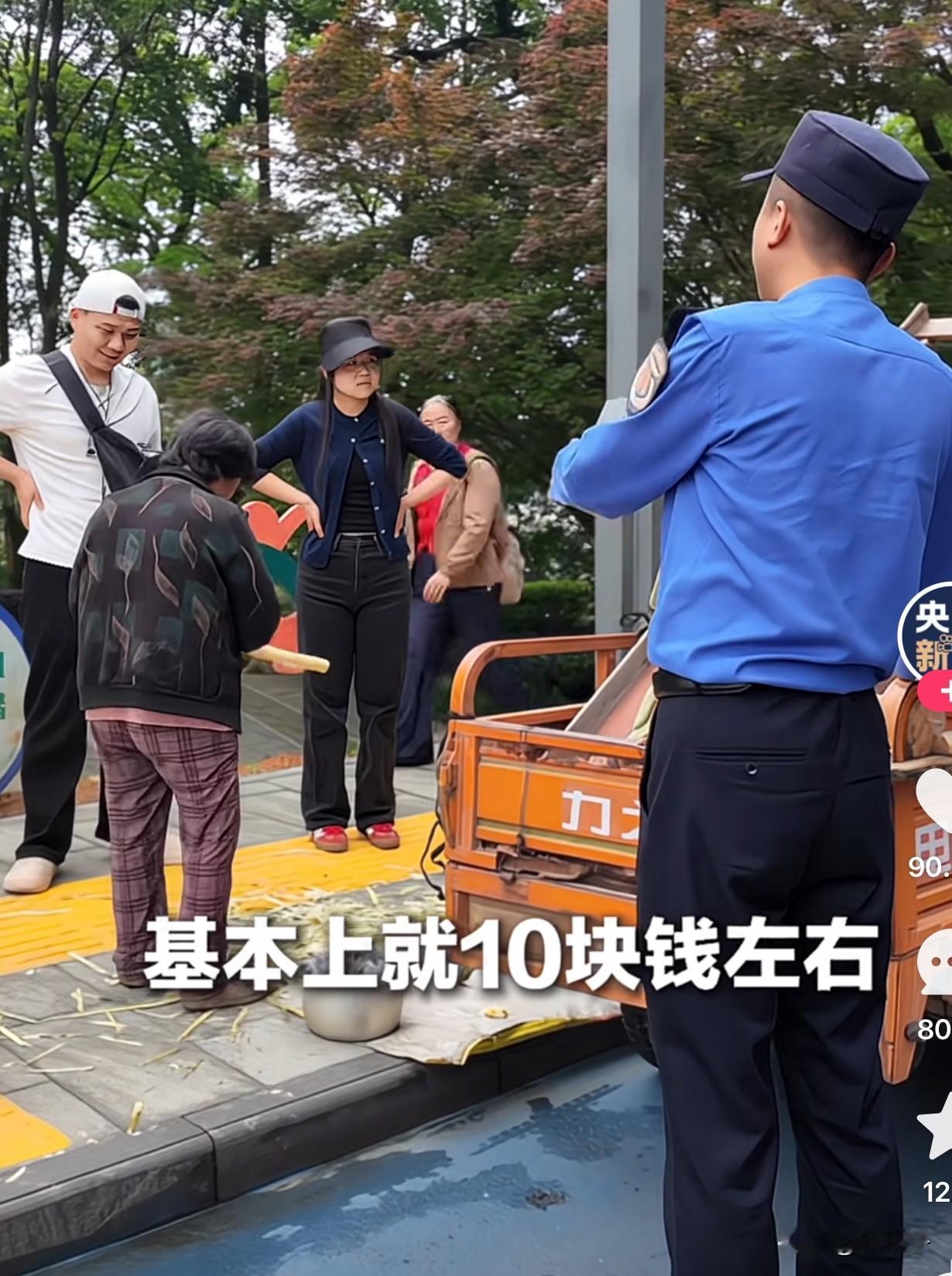 婺源城管暖哭了！等老人卖完甘蔗再劝导，还帮找摊位

刚看央视新闻，被江西婺源景区