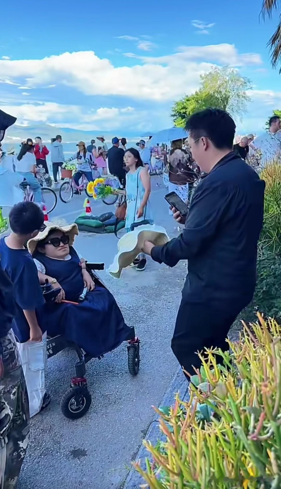 李喜梅和老公带着小宝来大理游玩了，有了大双这个好爸爸，儿子越来越阳光，他更自信啦