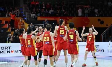 小组第二晋级八强资格赛】2026年国际篮联女篮世界杯小组赛7日收官，中国队以71