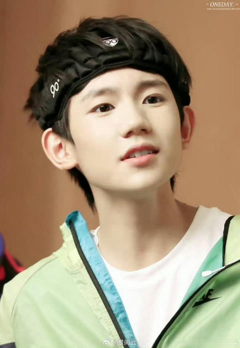 鞠婧祎TFBOYS全员加速中同框 很多新粉丝都不知道这段隐藏的综艺交集，考古之后