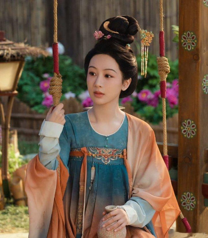 杨紫这一刻杨紫新剧《锦绣芳华》何惟芳演技真是炉火纯青，每一刻都让人动容！一种芳华