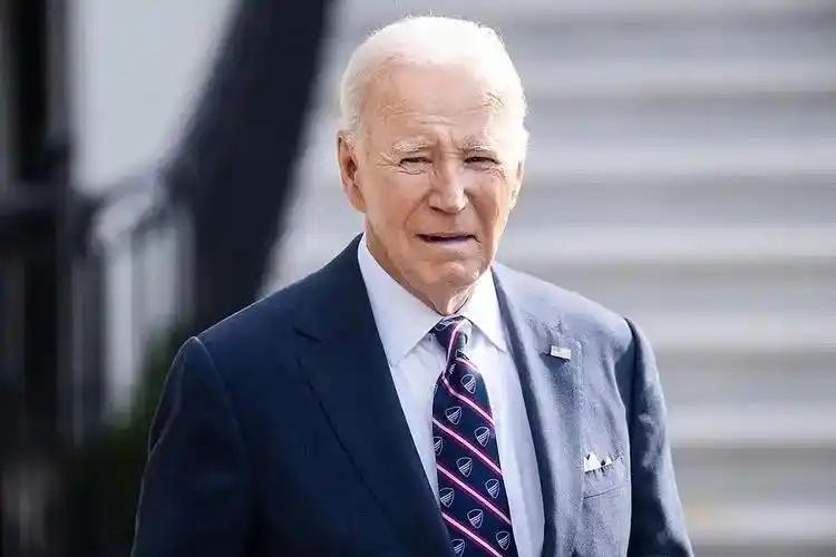 82岁拜登确诊前列腺癌且已扩散，特朗普等政界大佬寄语：早日康复！
 
当地时间5