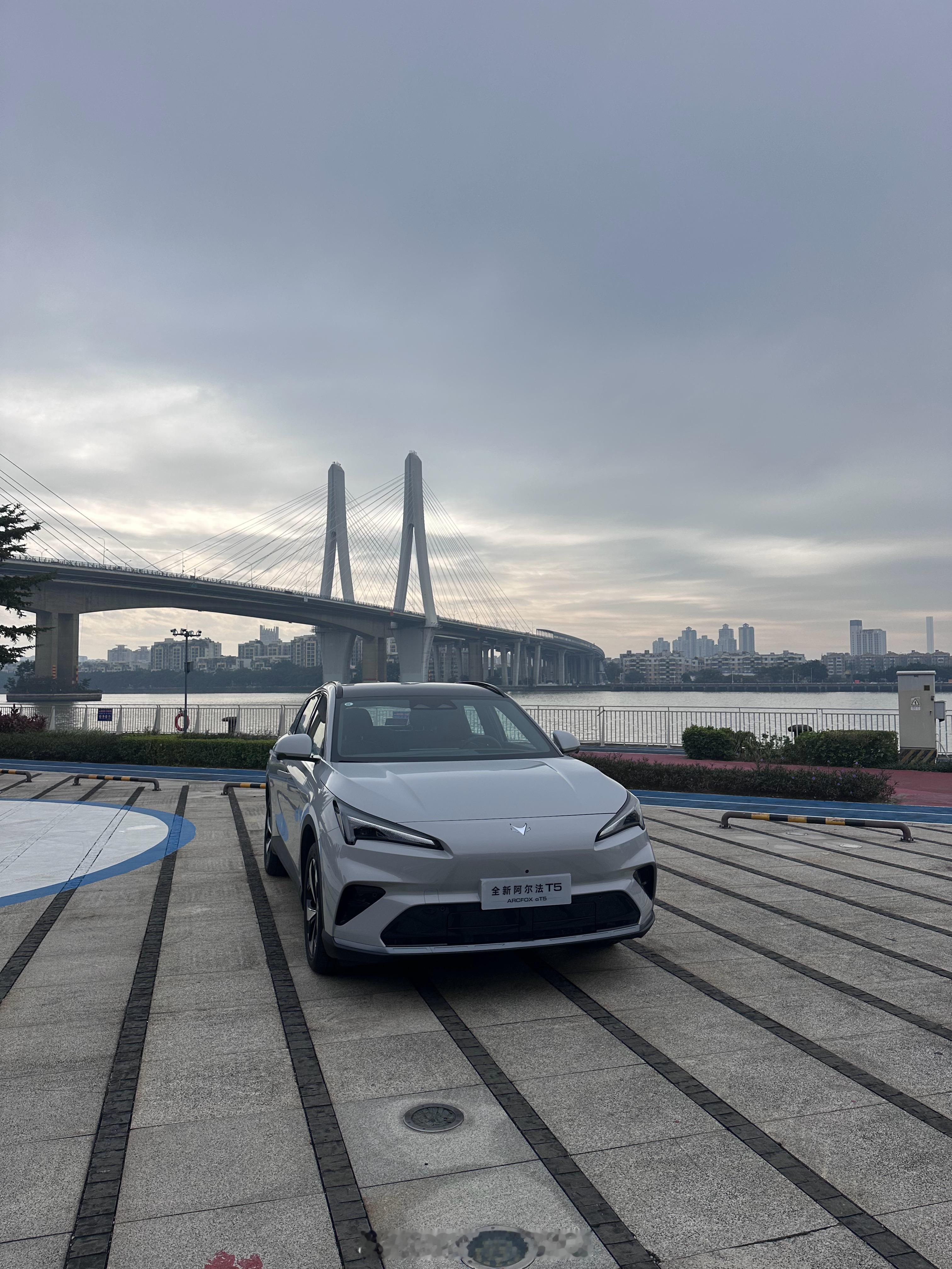 极狐 全新阿尔法T5增程版试了一上午，启动时静音控制确实很安静，怠速时也没有之前