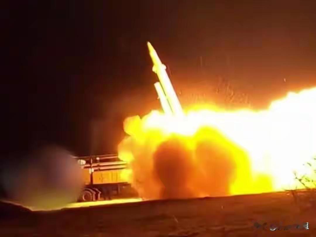 美巡洋舰红海误击友机细节曝光
2024年6月初，红海海域，一艘美国军舰意外把自己