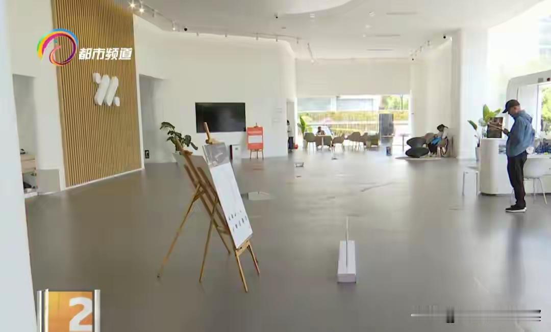 突发！知名新能源线下门店资金链断裂停业，人去楼空！

大批展车被金融公司连夜拖走