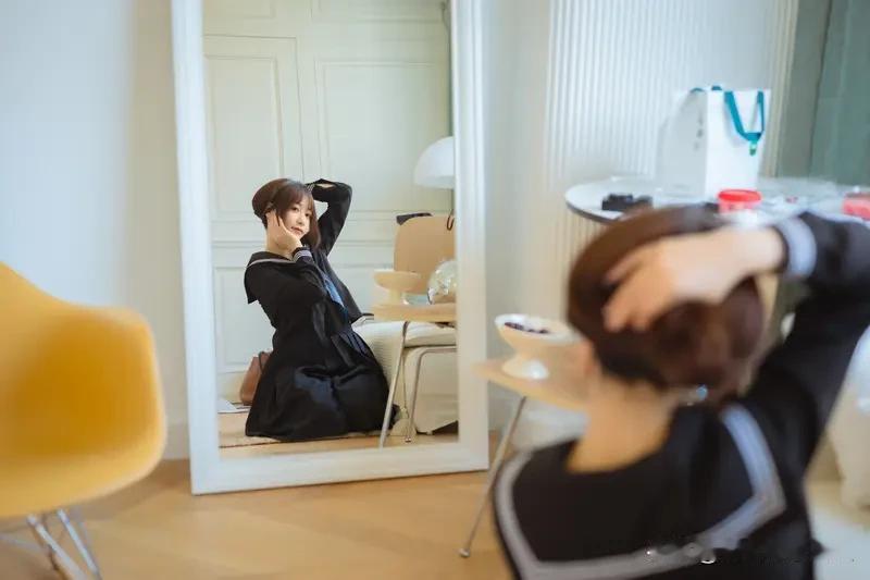 我还挺喜欢孙俪现在的穿衣风格。以前孙俪总被吐槽造型，“微商头”配着普通穿搭，实在