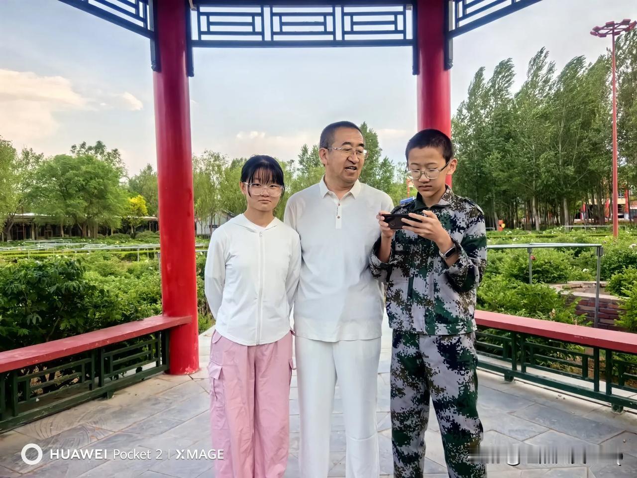 地生体二模结果出来了，小子从全校第二跌到77名，孩儿爸居然气哭了。我也是醉了，有
