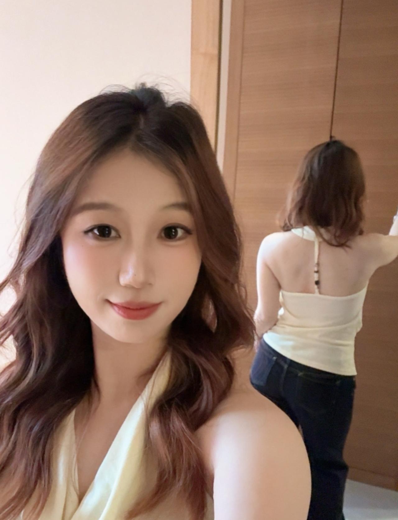 买了一件漂亮露背装之后发现自己真得练背了！  ​​​