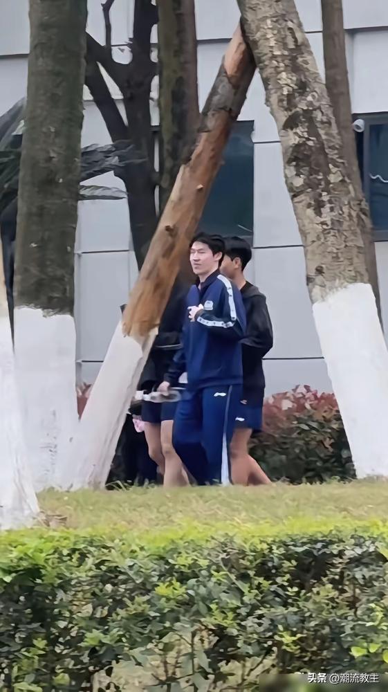 前脚刚被教练怒批“纯属胡打”，后脚温瑞博就干沉默了张本智和。就离谱。
马斯喀特