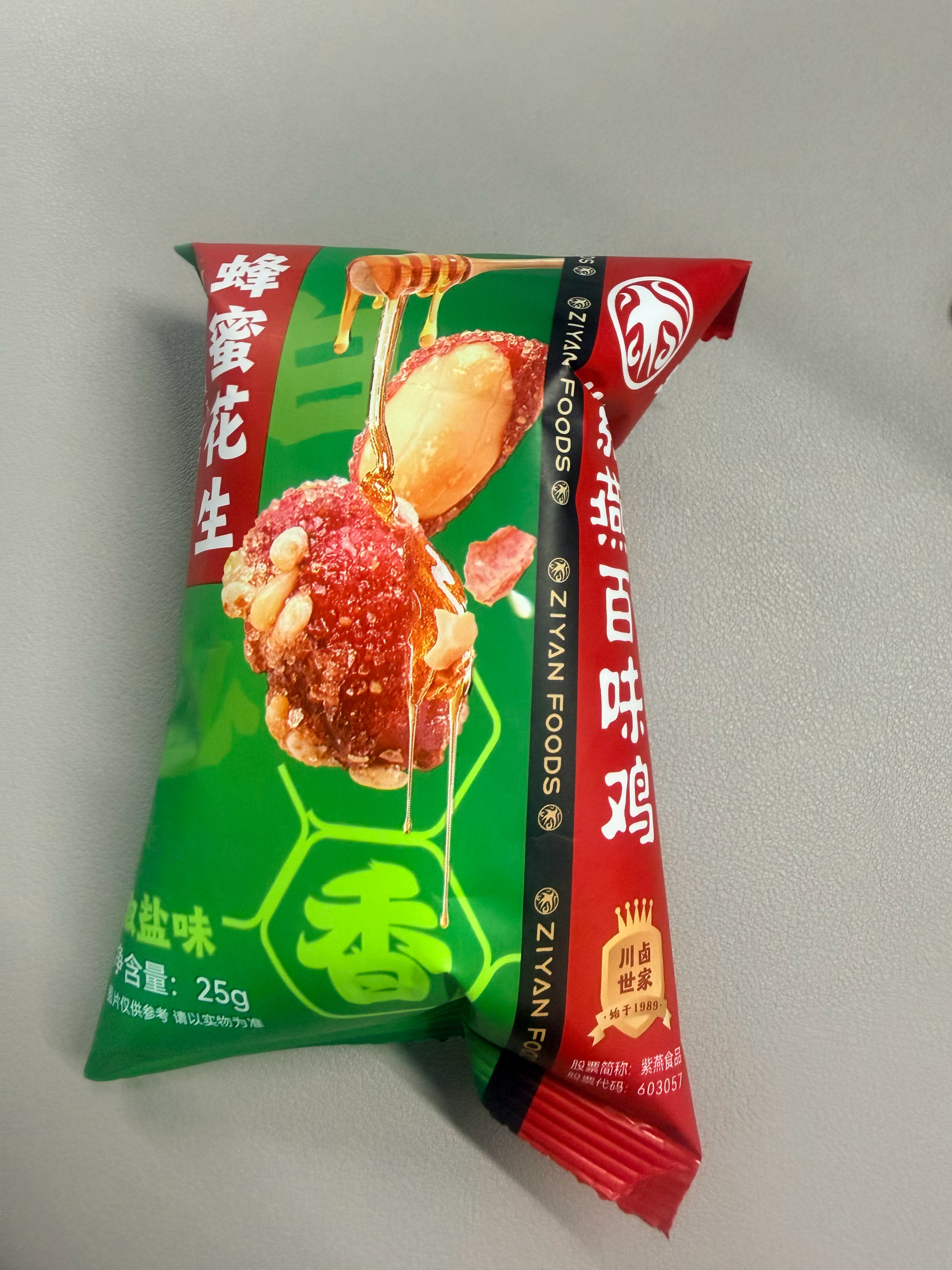 我大概是上班上出了幻觉。紫燕百味鸡为什么会生产蜂蜜花生。蜂蜜花生又为什么会是椒盐