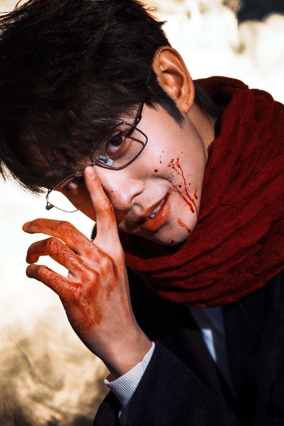 田嘉瑞疯批学长有脸了 田嘉瑞把“衣冠禽兽”演成美学！写真里他笑得温良，指尖却沾着